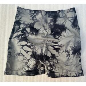 EUC Women’s Tie Dye Seamless Biker Shorts Medium Scrunch High Waisted Grey/Black